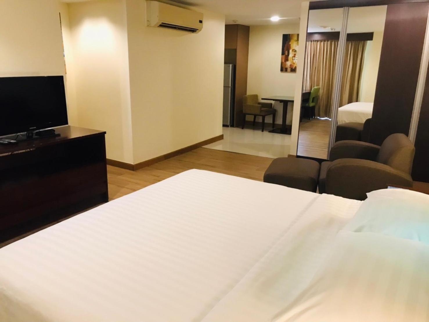 Lohas Residences Sukhumvit 2 Bangkok Room photo